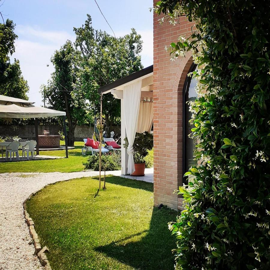 Casolare Isabella "Il Rifugio Dei Vinili" And Alice'S Room بونساكو المظهر الخارجي الصورة