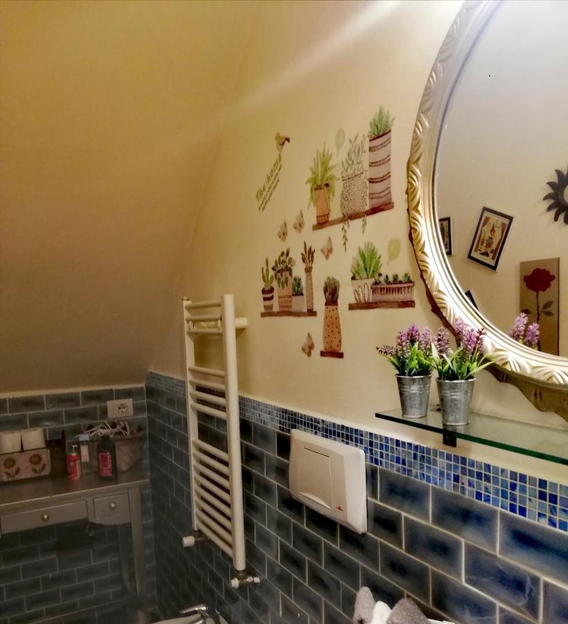 Casolare Isabella "Il Rifugio Dei Vinili" And Alice'S Room بونساكو المظهر الخارجي الصورة